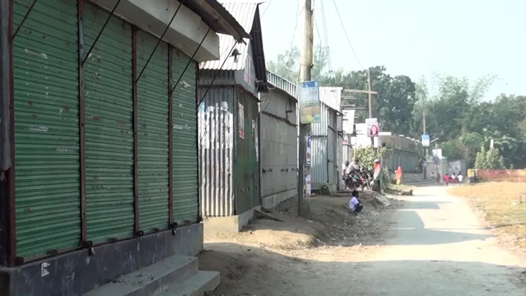চাঁদা না পেয়ে ৩৮টি দোকান বন্ধ করে দেওয়ার অভিযোগ জামায়াতের বিরুদ্ধে