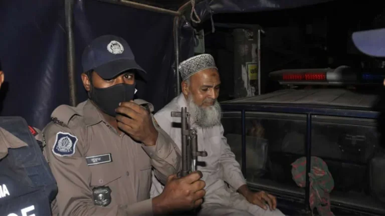 রাজধানীতে ভোট কেনার সময় জামায়াতের নায়েবে আমির আটক