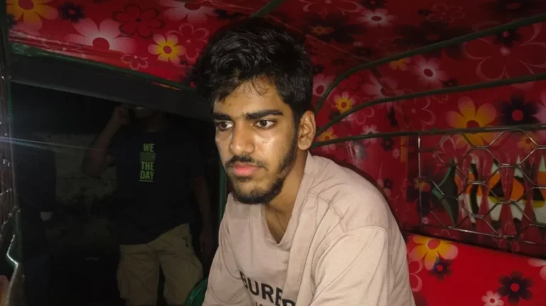 নারী শিক্ষার্থীদের নিয়ে অশালীন মন্তব্যের অভিযোগে শিবিরকর্মীকে পুলিশে সোপর্দ